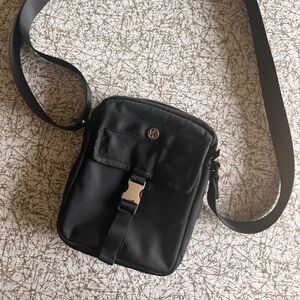 Lululemon Wunderlust Crossbody 2L
